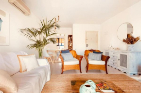 Bright Apartment ideal for long stays